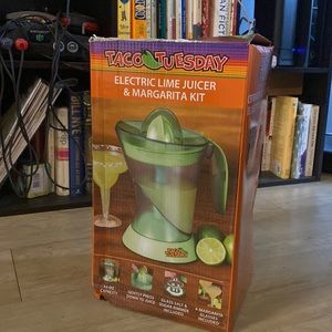 Taco Tuesday Electric Lime Juicer & Margarita Kit NWT beat up box